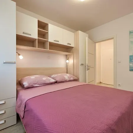 Apartman Jakov 아파트 *