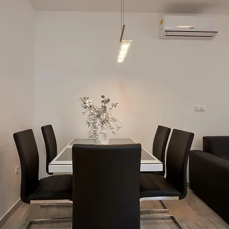 Apartman Jakov 트로기르